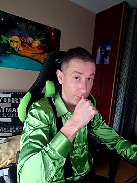 Gamerinleather online show from 10/26/25, 08:48