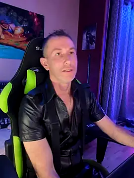 Snapshot of Gamerinleather chatting on 10/24/25, 05:56 Gamerinleather online show from 10/24/25, 05:56