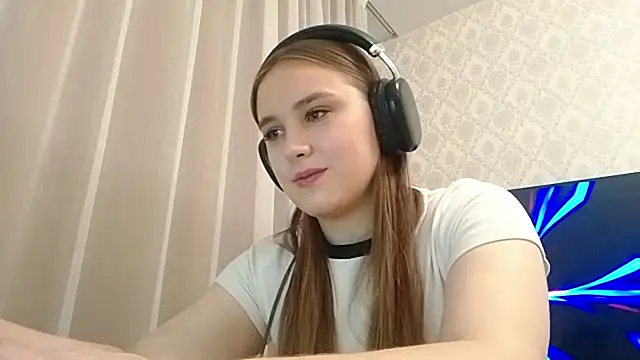 Snapshot of MilaRiviera chatting on 10/23/25, 05:00 MilaRiviera online show from 10/23/25, 05:00