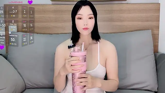 Snapshot of upoo7lt chatting on 11/24/25, 02:44 upoo7lt online show from 11/24/25, 02:44