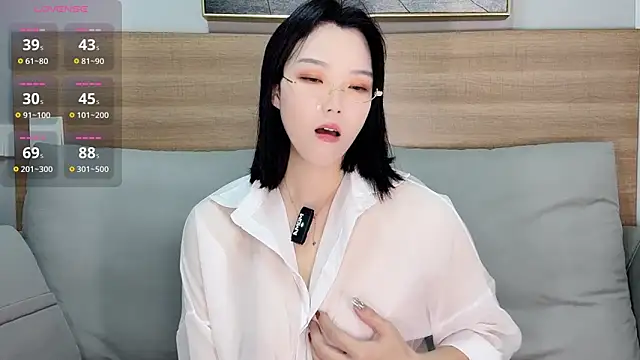 Snapshot of upoo7lt chatting on 12/18/25, 03:11 upoo7lt online show from 12/18/25, 03:11