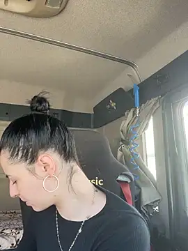 Snapshot of DianaZbo20 chatting on 10/31/25, 08:22 DianaZbo20 online show from 10/31/25, 08:22