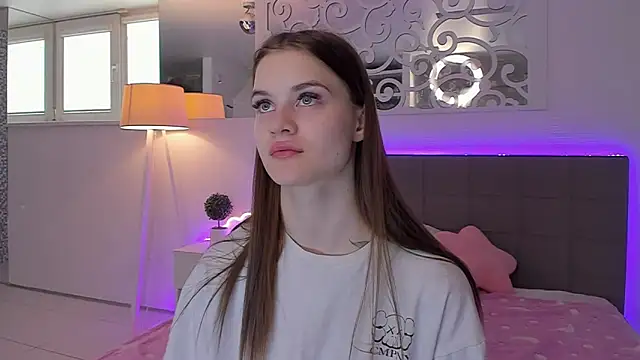 LuisaClover online show from 04/12/26, 12:19