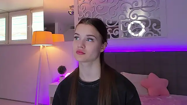 LuisaClover online show from 03/20/26, 01:23