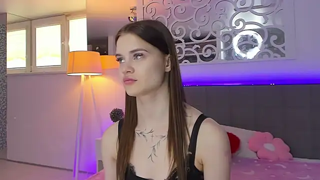 LuisaClover online show from 03/19/26, 01:11