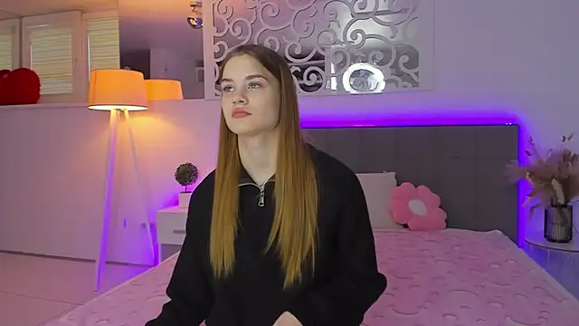 LuisaClover online show from 12/02/25, 01:13