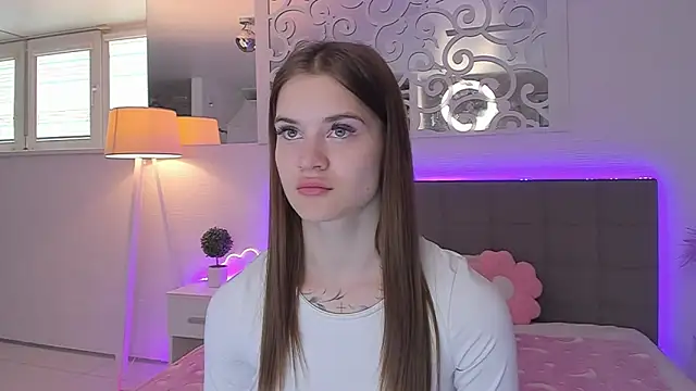 LuisaClover online show from 05/17/26, 12:16