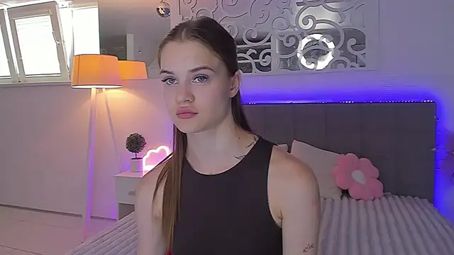 Snapshot of LuisaClover chatting on 07/04/26, 12:21 LuisaClover online show from 07/04/26, 12:21