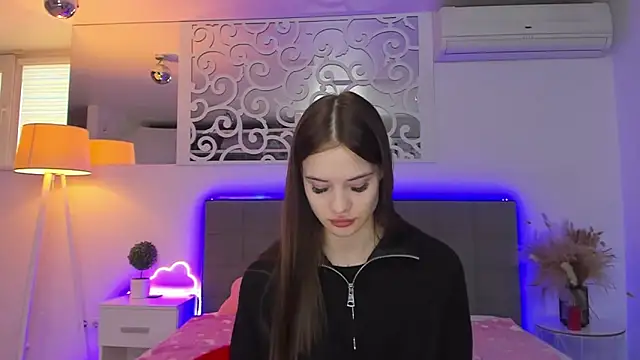 LuisaClover online show from 02/17/26, 01:19