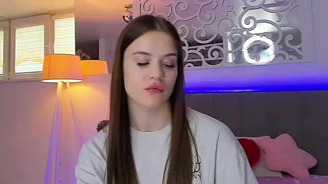 LuisaClover online show from 03/06/26, 01:28