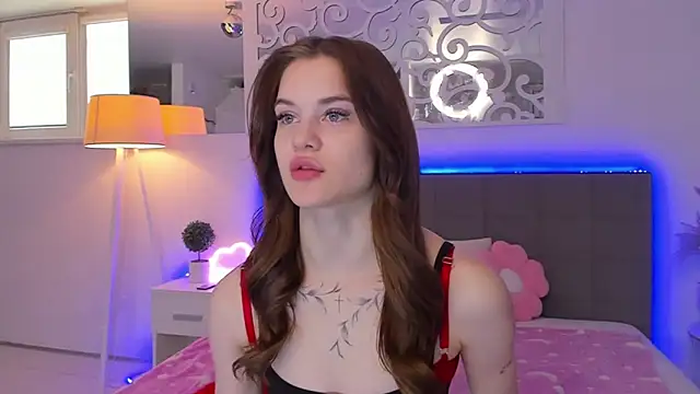 LuisaClover online show from 04/03/26, 12:22