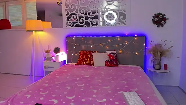 LuisaClover online show from 12/18/25, 01:15