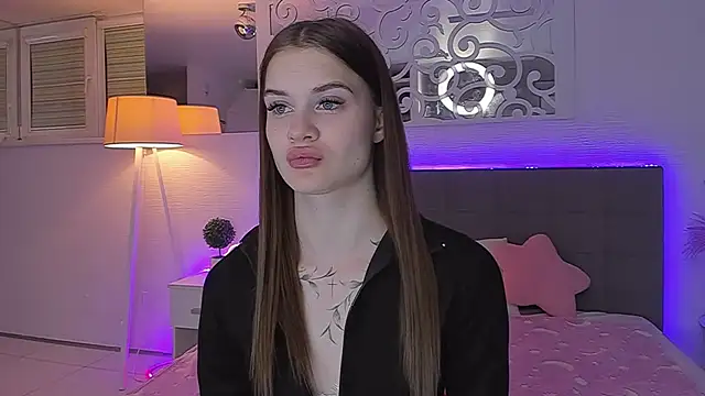 LuisaClover online show from 04/25/26, 06:27