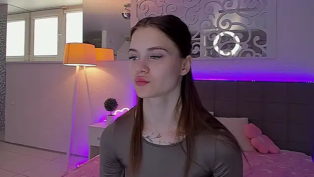 LuisaClover online show from 04/13/26, 12:31