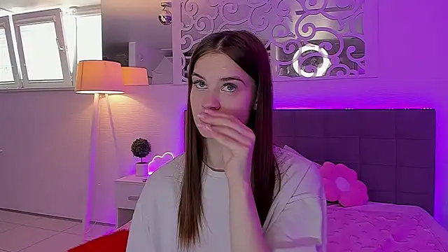 LuisaClover online show from 05/27/26, 12:23