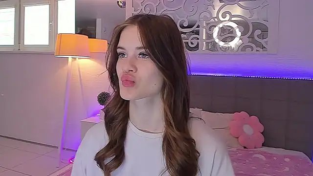 LuisaClover online show from 04/27/26, 12:25