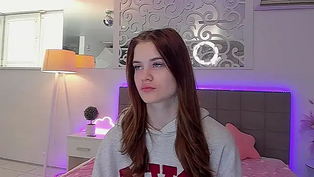 LuisaClover online show from 04/15/26, 05:35