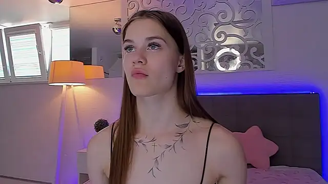 LuisaClover online show from 05/21/26, 12:24