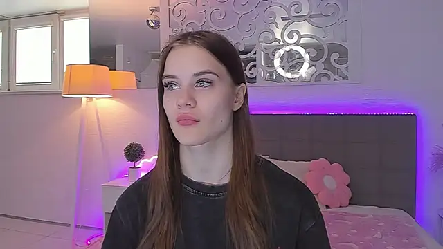 LuisaClover online show from 04/26/26, 12:24