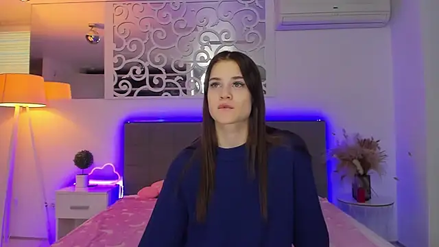 LuisaClover online show from 02/15/26, 01:21