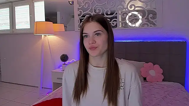 LuisaClover online show from 05/03/26, 12:31