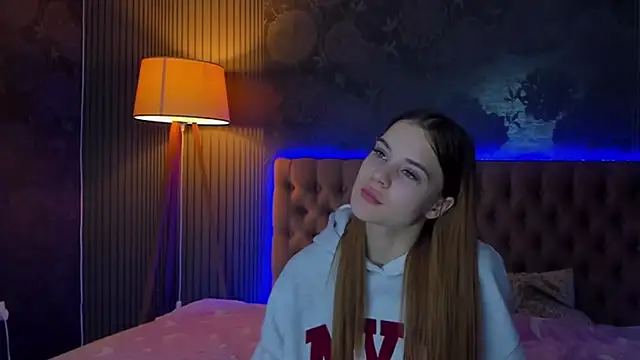 LuisaClover online show from 11/22/25, 01:10