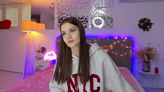 LuisaClover online show from 12/14/25, 01:17