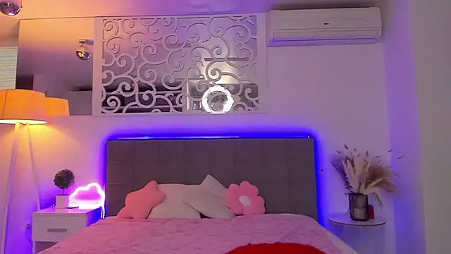 LuisaClover online show from 02/07/26, 01:08