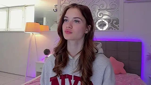 LuisaClover online show from 04/14/26, 06:07