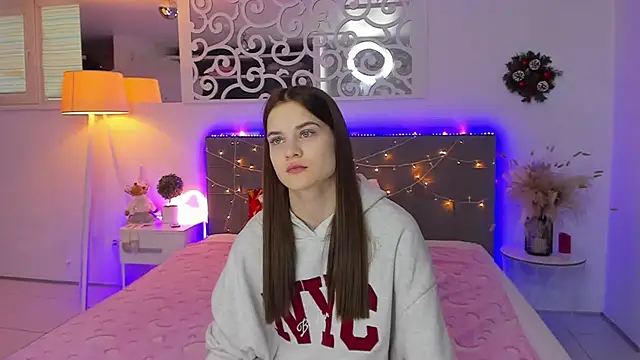 LuisaClover online show from 12/22/25, 01:11