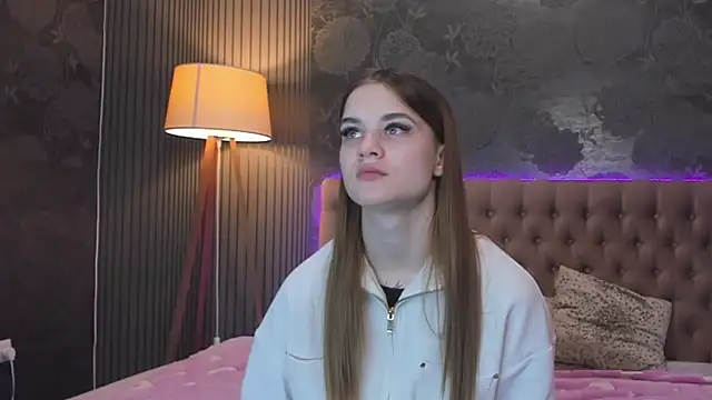 LuisaClover online show from 11/17/25, 01:04