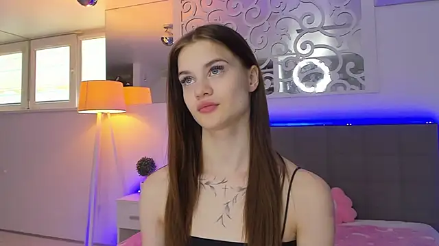 LuisaClover online show from 03/15/26, 01:18