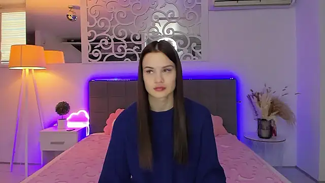 LuisaClover online show from 01/13/26, 01:15