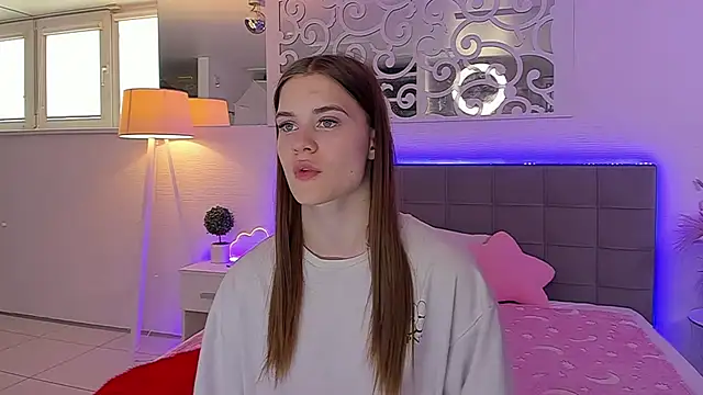 LuisaClover online show from 06/03/26, 12:17