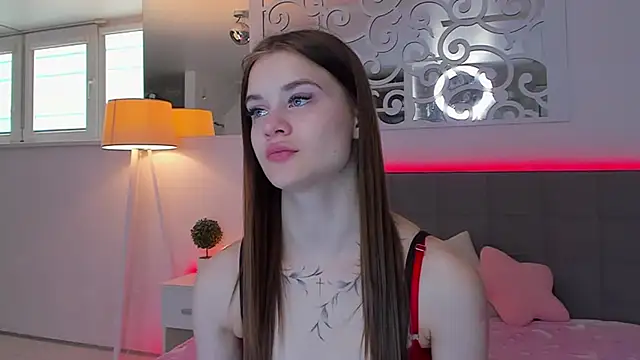 LuisaClover online show from 03/28/26, 01:23