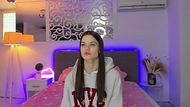 LuisaClover online show from 01/19/26, 01:15