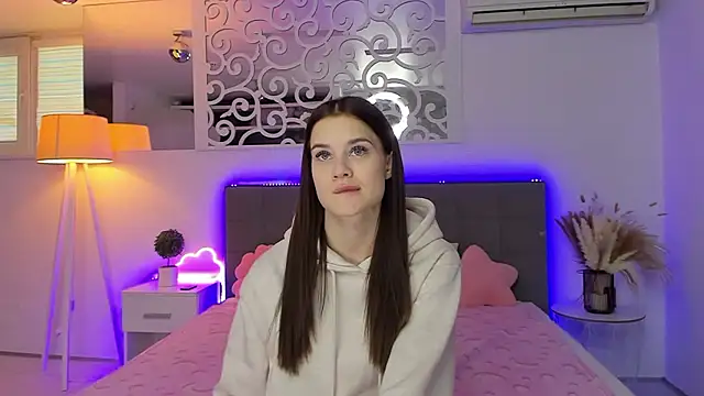 LuisaClover online show from 01/18/26, 01:14