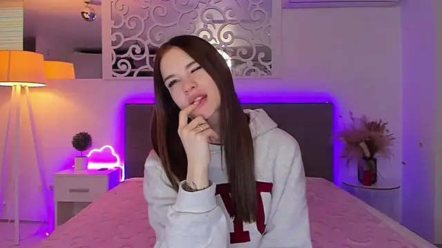 LuisaClover online show from 02/20/26, 01:24