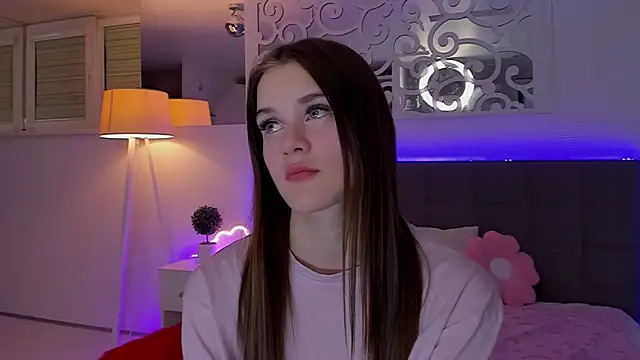 LuisaClover online show from 04/11/26, 07:50