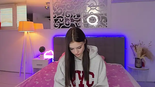 LuisaClover online show from 01/11/26, 01:07