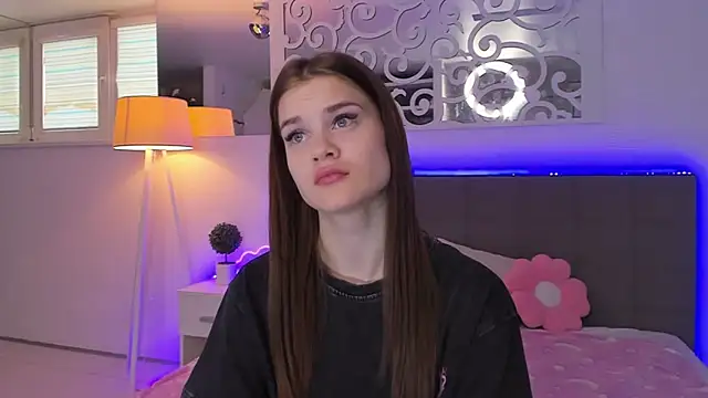 LuisaClover online show from 03/25/26, 01:10