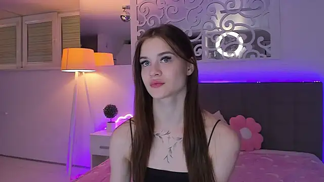 LuisaClover online show from 03/27/26, 07:04