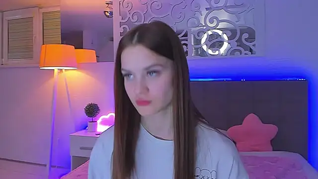 LuisaClover online show from 04/11/26, 12:29