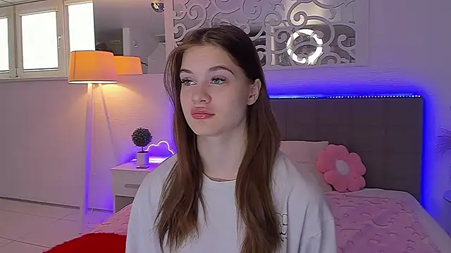 LuisaClover online show from 05/02/26, 12:21