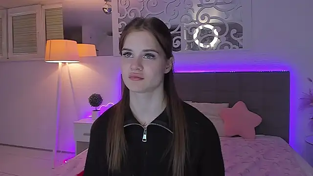LuisaClover online show from 04/24/26, 06:21