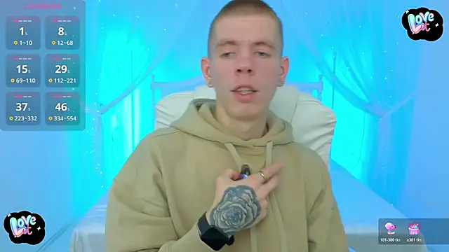 Snapshot of Cristian__Dior chatting on 10/24/25, 05:34 Cristian Dior online show from 10/24/25, 05:34