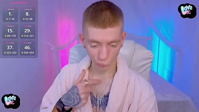 Snapshot of Cristian__Dior chatting on 12/05/25, 07:34 Cristian Dior online show from 12/05/25, 07:34