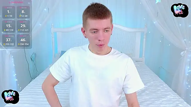 Snapshot of Cristian__Dior chatting on 02/26/26, 06:41 Cristian Dior online show from 02/26/26, 06:41