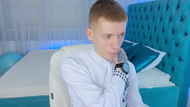 Snapshot of Cristian__Dior chatting on 02/08/26, 12:58 Cristian Dior online show from 02/08/26, 12:58