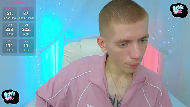 Snapshot of Cristian__Dior chatting on 10/25/25, 05:13 Cristian Dior online show from 10/25/25, 05:13